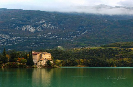 Tóparti villa